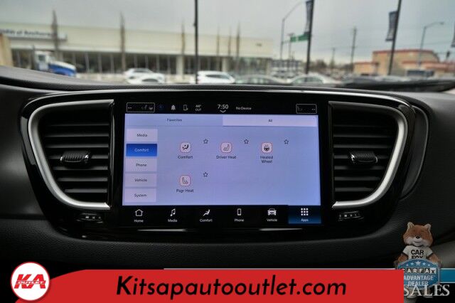 2023 Chrysler Pacifica Touring L / Auto Start / Power & Heated Leather Seats / Heated Steering / Adaptive Cruise / Lane Depart & Blind Spot Alert / Apple CarPlay & Android Auto / Back Up Cam / 3rd Row / Seats 7 / Block Heater / 1-Owner Banglore
