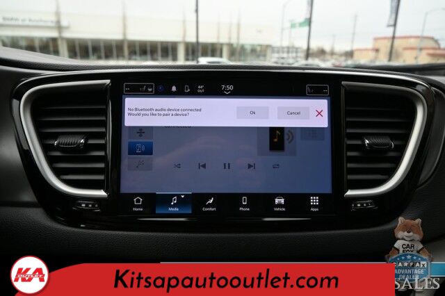 2023 Chrysler Pacifica Touring L / Auto Start / Power & Heated Leather Seats / Heated Steering / Adaptive Cruise / Lane Depart & Blind Spot Alert / Apple CarPlay & Android Auto / Back Up Cam / 3rd Row / Seats 7 / Block Heater / 1-Owner Banglore