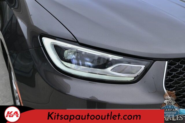 2023 Chrysler Pacifica Touring L / Auto Start / Power & Heated Leather Seats / Heated Steering / Adaptive Cruise / Lane Depart & Blind Spot Alert / Apple CarPlay & Android Auto / Back Up Cam / 3rd Row / Seats 7 / Block Heater / 1-Owner Banglore