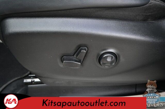 2023 Chrysler Pacifica Touring L / Auto Start / Power & Heated Leather Seats / Heated Steering / Adaptive Cruise / Lane Depart & Blind Spot Alert / Apple CarPlay & Android Auto / Back Up Cam / 3rd Row / Seats 7 / Block Heater / 1-Owner Banglore