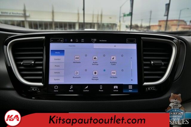 2023 Chrysler Pacifica Touring L / Auto Start / Power & Heated Leather Seats / Heated Steering / Adaptive Cruise / Lane Depart & Blind Spot Alert / Apple CarPlay & Android Auto / Back Up Cam / 3rd Row / Seats 7 / Block Heater / 1-Owner Banglore