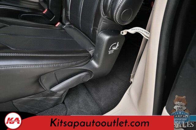 2023 Chrysler Pacifica Touring L / Auto Start / Power & Heated Leather Seats / Heated Steering / Adaptive Cruise / Lane Depart & Blind Spot Alert / Apple CarPlay & Android Auto / Back Up Cam / 3rd Row / Seats 7 / Block Heater / 1-Owner Banglore