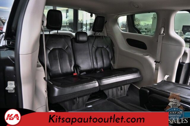 2023 Chrysler Pacifica Touring L / Auto Start / Power & Heated Leather Seats / Heated Steering / Adaptive Cruise / Lane Depart & Blind Spot Alert / Apple CarPlay & Android Auto / Back Up Cam / 3rd Row / Seats 7 / Block Heater / 1-Owner Banglore