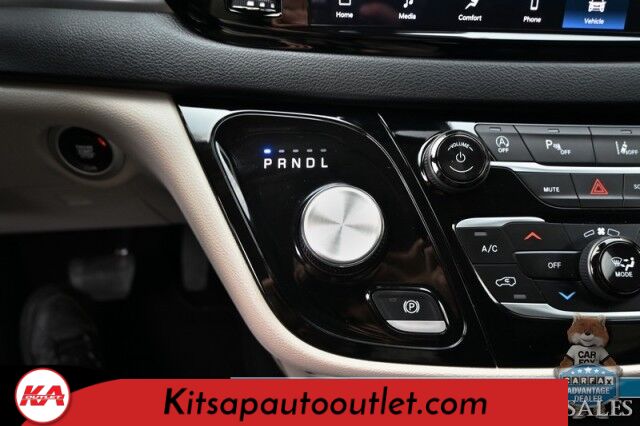 2023 Chrysler Pacifica Touring L / Auto Start / Power & Heated Leather Seats / Heated Steering / Adaptive Cruise / Lane Depart & Blind Spot Alert / Apple CarPlay & Android Auto / Back Up Cam / 3rd Row / Seats 7 / Block Heater / 1-Owner Banglore