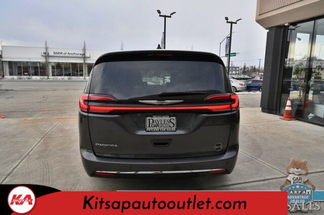 2023 Chrysler Pacifica Touring L / Auto Start / Power & Heated Leather Seats / Heated Steering / Adaptive Cruise / Lane Depart & Blind Spot Alert / Apple CarPlay & Android Auto / Back Up Cam / 3rd Row / Seats 7 / Block Heater / 1-Owner Banglore