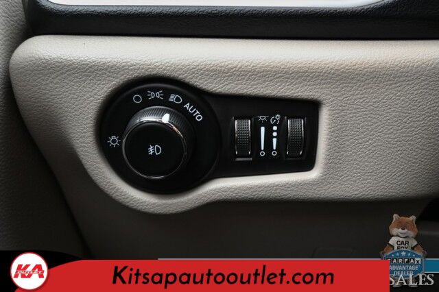 2023 Chrysler Pacifica Touring L / Auto Start / Power & Heated Leather Seats / Heated Steering / Adaptive Cruise / Lane Depart & Blind Spot Alert / Apple CarPlay & Android Auto / Back Up Cam / 3rd Row / Seats 7 / Block Heater / 1-Owner Banglore
