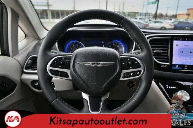 2023 Chrysler Pacifica Touring L / Auto Start / Power & Heated Leather Seats / Heated Steering / Adaptive Cruise / Lane Depart & Blind Spot Alert / Apple CarPlay & Android Auto / Back Up Cam / 3rd Row / Seats 7 / Block Heater / 1-Owner Banglore