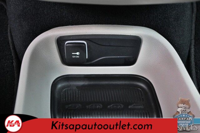 2023 Chrysler Pacifica Touring L / Auto Start / Power & Heated Leather Seats / Heated Steering / Adaptive Cruise / Lane Depart & Blind Spot Alert / Apple CarPlay & Android Auto / Back Up Cam / 3rd Row / Seats 7 / Block Heater / 1-Owner Banglore