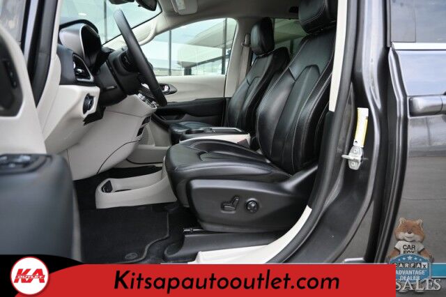 2023 Chrysler Pacifica Touring L / Auto Start / Power & Heated Leather Seats / Heated Steering / Adaptive Cruise / Lane Depart & Blind Spot Alert / Apple CarPlay & Android Auto / Back Up Cam / 3rd Row / Seats 7 / Block Heater / 1-Owner Banglore