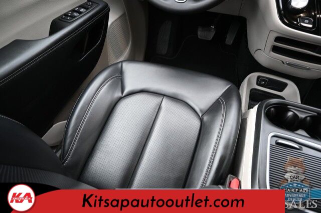2023 Chrysler Pacifica Touring L / Auto Start / Power & Heated Leather Seats / Heated Steering / Adaptive Cruise / Lane Depart & Blind Spot Alert / Apple CarPlay & Android Auto / Back Up Cam / 3rd Row / Seats 7 / Block Heater / 1-Owner Banglore