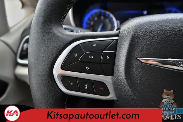 2023 Chrysler Pacifica Touring L / Auto Start / Power & Heated Leather Seats / Heated Steering / Adaptive Cruise / Lane Depart & Blind Spot Alert / Apple CarPlay & Android Auto / Back Up Cam / 3rd Row / Seats 7 / Block Heater / 1-Owner Banglore