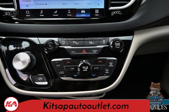 2023 Chrysler Pacifica Touring L / Auto Start / Power & Heated Leather Seats / Heated Steering / Adaptive Cruise / Lane Depart & Blind Spot Alert / Apple CarPlay & Android Auto / Back Up Cam / 3rd Row / Seats 7 / Block Heater / 1-Owner Banglore