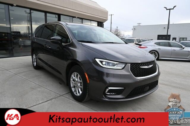 2023 Chrysler Pacifica Touring L / Auto Start / Power & Heated Leather Seats / Heated Steering / Adaptive Cruise / Lane Depart & Blind Spot Alert / Apple CarPlay & Android Auto / Back Up Cam / 3rd Row / Seats 7 / Block Heater / 1-Owner Banglore
