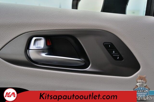 2023 Chrysler Pacifica Touring L / Auto Start / Power & Heated Leather Seats / Heated Steering / Adaptive Cruise / Lane Depart & Blind Spot Alert / Apple CarPlay & Android Auto / Back Up Cam / 3rd Row / Seats 7 / Block Heater / 1-Owner Banglore