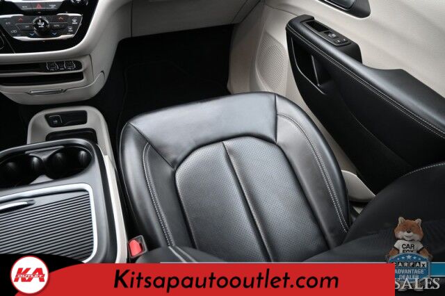 2023 Chrysler Pacifica Touring L / Auto Start / Power & Heated Leather Seats / Heated Steering / Adaptive Cruise / Lane Depart & Blind Spot Alert / Apple CarPlay & Android Auto / Back Up Cam / 3rd Row / Seats 7 / Block Heater / 1-Owner Banglore