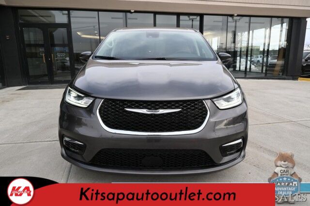 2023 Chrysler Pacifica Touring L / Auto Start / Power & Heated Leather Seats / Heated Steering / Adaptive Cruise / Lane Depart & Blind Spot Alert / Apple CarPlay & Android Auto / Back Up Cam / 3rd Row / Seats 7 / Block Heater / 1-Owner Banglore