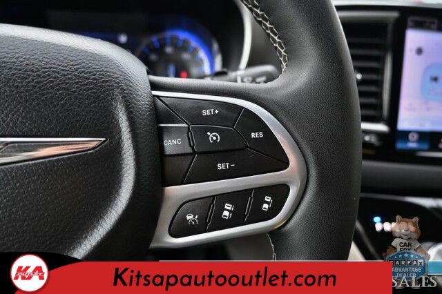 2023 Chrysler Pacifica Touring L / Auto Start / Power & Heated Leather Seats / Heated Steering / Adaptive Cruise / Lane Depart & Blind Spot Alert / Apple CarPlay & Android Auto / Back Up Cam / 3rd Row / Seats 7 / Block Heater / 1-Owner Banglore