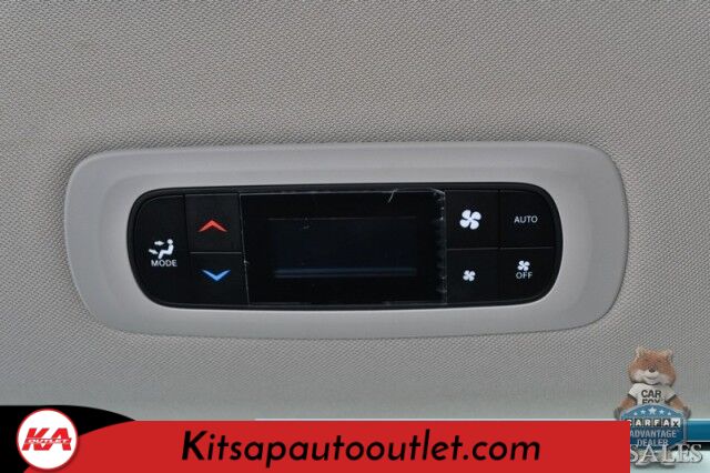2023 Chrysler Pacifica Touring L / Auto Start / Power & Heated Leather Seats / Heated Steering / Adaptive Cruise / Lane Depart & Blind Spot Alert / Apple CarPlay & Android Auto / Back Up Cam / 3rd Row / Seats 7 / Block Heater / 1-Owner Banglore