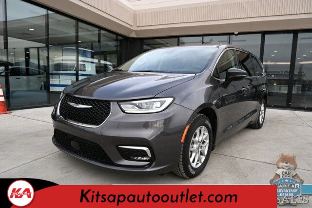 2023 Chrysler Pacifica Touring L / Auto Start / Power & Heated Leather Seats / Heated Steering / Adaptive Cruise / Lane Depart & Blind Spot Alert / Apple CarPlay & Android Auto / Back Up Cam / 3rd Row / Seats 7 / Block Heater / 1-Owner Banglore