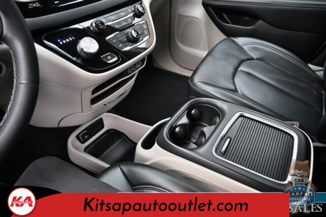 2023 Chrysler Pacifica Touring L / Auto Start / Power & Heated Leather Seats / Heated Steering / Adaptive Cruise / Lane Depart & Blind Spot Alert / Apple CarPlay & Android Auto / Back Up Cam / 3rd Row / Seats 7 / Block Heater / 1-Owner Banglore