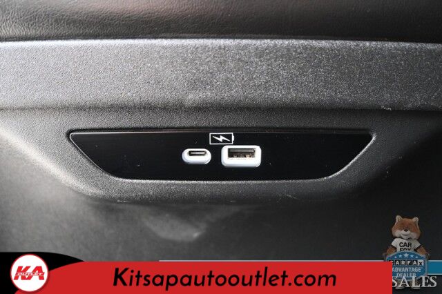 2023 Chrysler Pacifica Touring L / Auto Start / Power & Heated Leather Seats / Heated Steering / Adaptive Cruise / Lane Depart & Blind Spot Alert / Apple CarPlay & Android Auto / Back Up Cam / 3rd Row / Seats 7 / Block Heater / 1-Owner Banglore