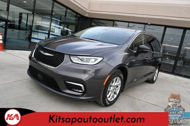 2023 Chrysler Pacifica Touring L / Auto Start / Power & Heated Leather Seats / Heated Steering / Adaptive Cruise / Lane Depart & Blind Spot Alert / Apple CarPlay & Android Auto / Back Up Cam / 3rd Row / Seats 7 / Block Heater / 1-Owner Banglore