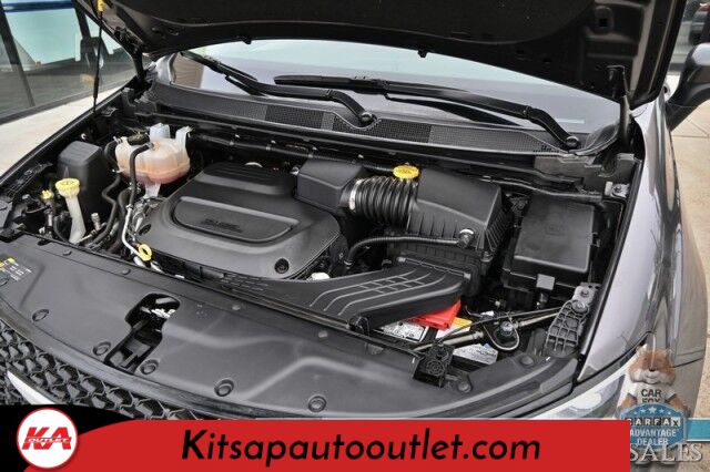 2023 Chrysler Pacifica Touring L / Auto Start / Power & Heated Leather Seats / Heated Steering / Adaptive Cruise / Lane Depart & Blind Spot Alert / Apple CarPlay & Android Auto / Back Up Cam / 3rd Row / Seats 7 / Block Heater / 1-Owner Banglore