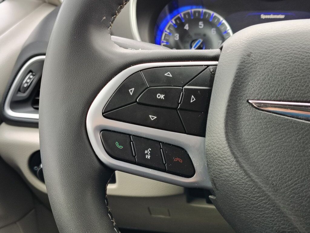 2023 Chrysler Pacifica Touring L Green Bay WI