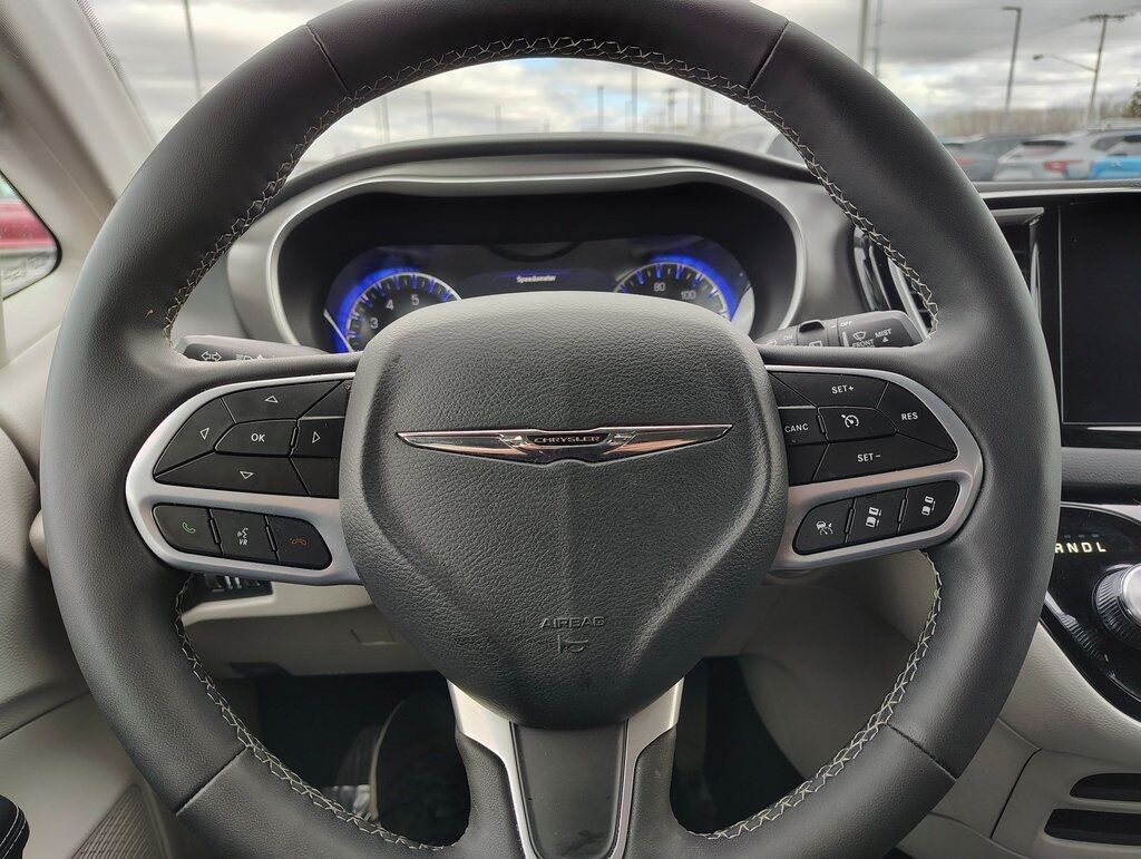 2023 Chrysler Pacifica Touring L Green Bay WI