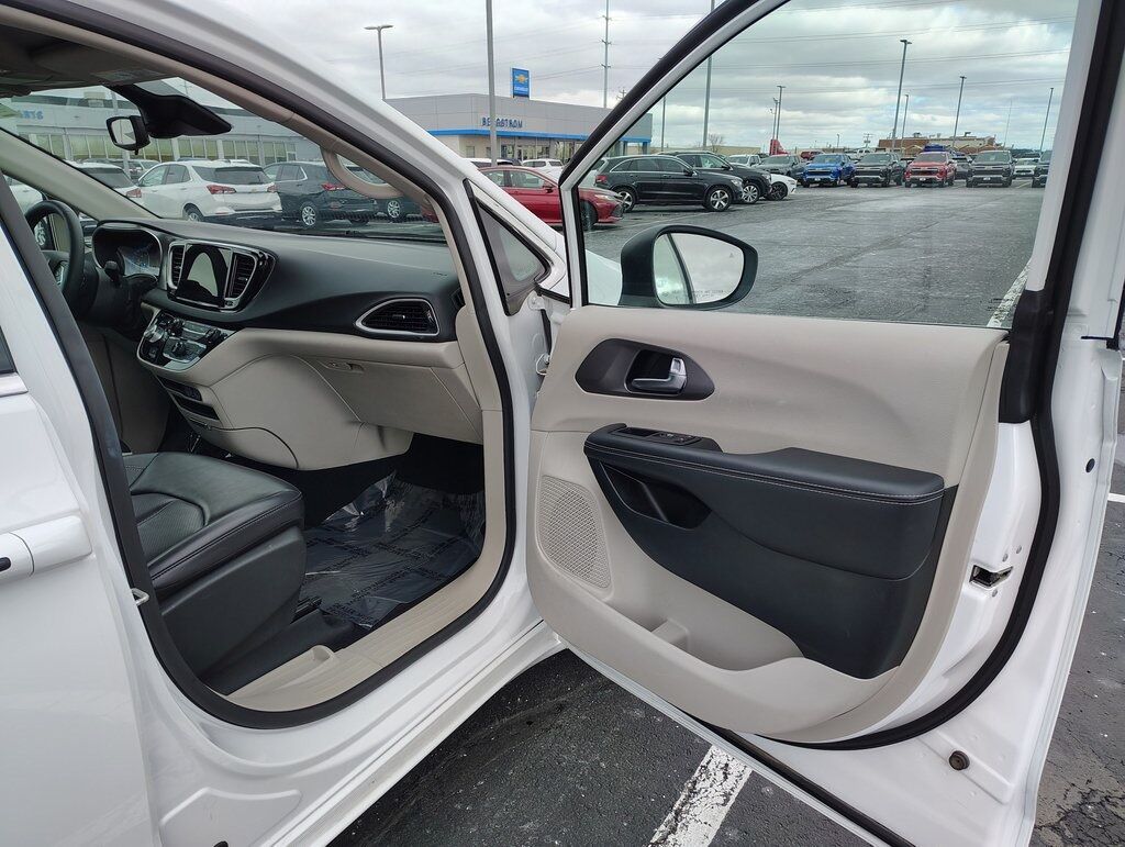 2023 Chrysler Pacifica Touring L Green Bay WI