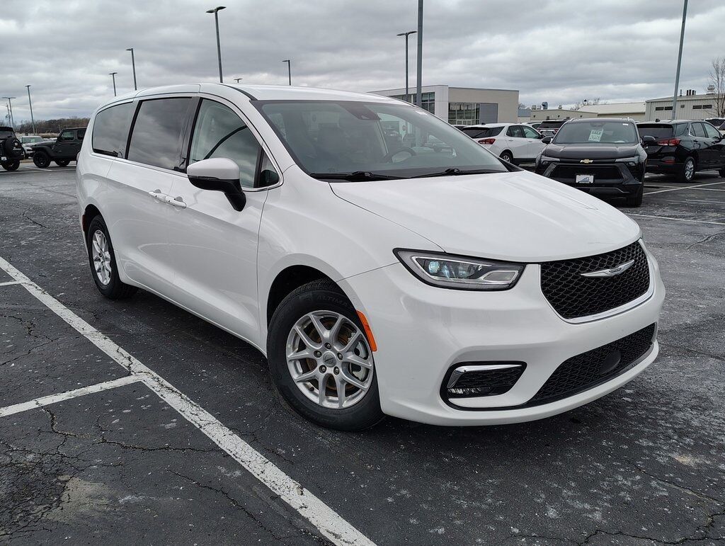 2023 Chrysler PACIFICA Touring L Green Bay WI