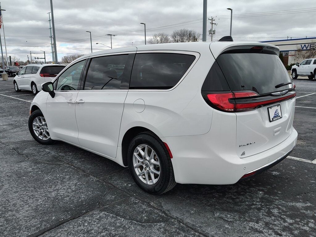 2023 Chrysler Pacifica Touring L Green Bay WI
