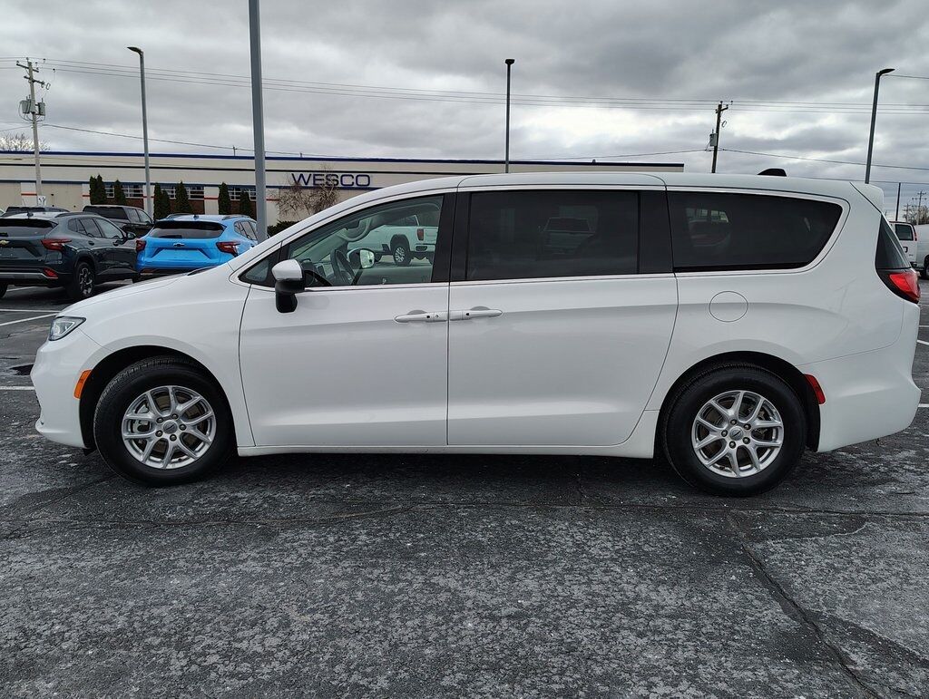 2023 Chrysler Pacifica Touring L Green Bay WI