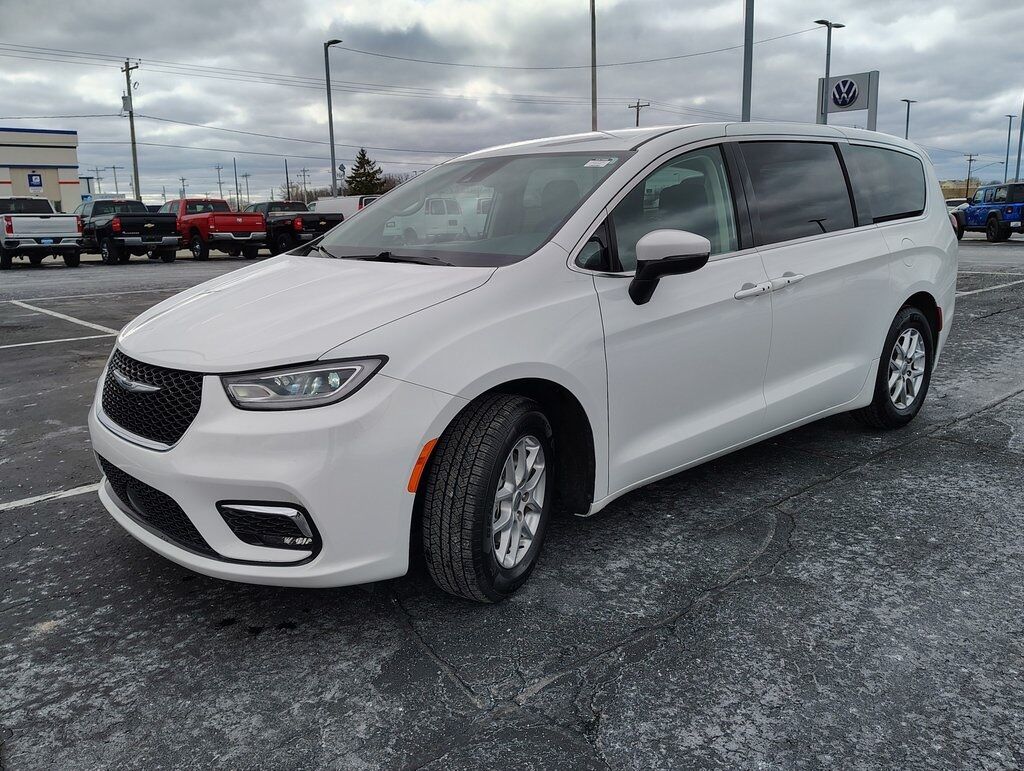 2023 Chrysler Pacifica Touring L Green Bay WI