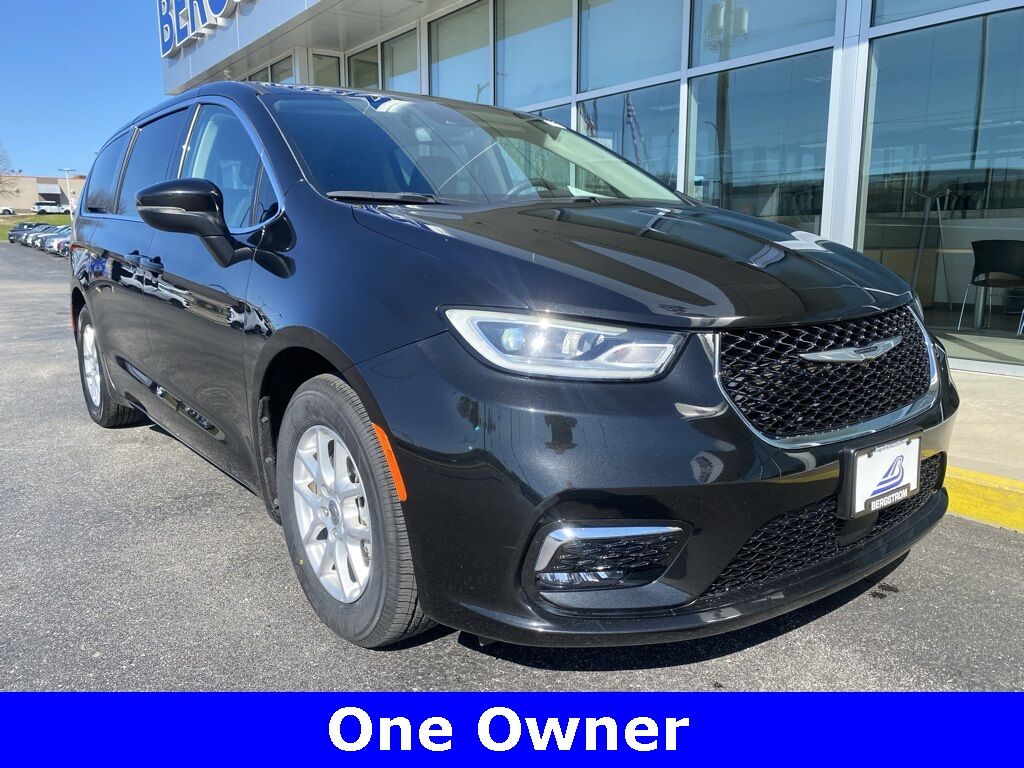 2023 Chrysler PACIFICA Touring L Green Bay WI