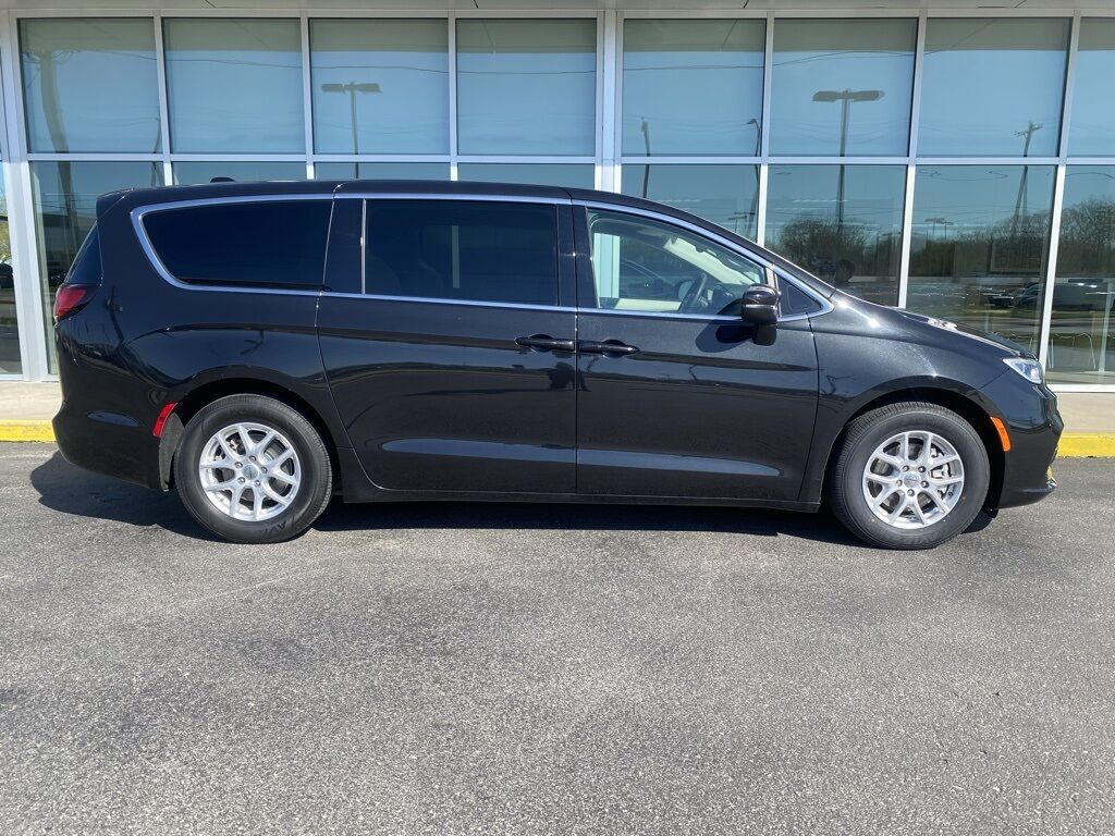 2023 Chrysler Pacifica Touring L Green Bay WI
