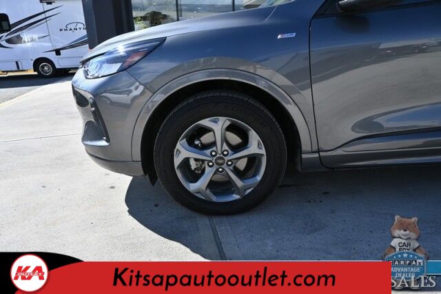 2023 Ford Escape ST-Line / AWD / Auto Start / Cold Weather Pkg / Heated Leather Trim Seats / Heated Steering Wheel / Blind Spot & Lane Departure Alert / Backup Camera / Keyless Entry & Start / Apple CarPlay & Android Auto / 1-Owner Banglore