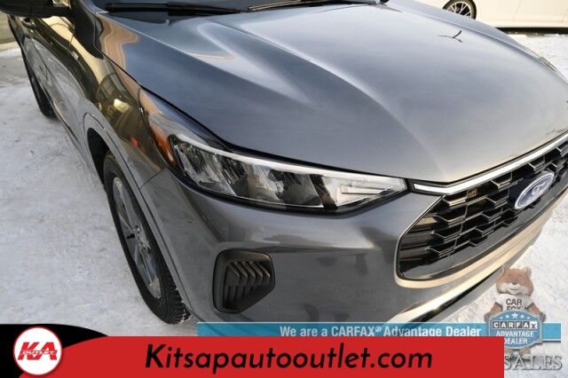 2023 Ford Escape ST-Line / AWD / Auto Start / Cold Weather Pkg / Heated Leather Trim Seats / Heated Steering Wheel / Blind Spot & Lane Departure Alert / Backup Camera / Keyless Entry & Start / Apple CarPlay & Android Auto / 1-Owner Banglore