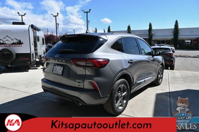 2023 Ford Escape ST-Line / AWD / Auto Start / Cold Weather Pkg / Heated Leather Trim Seats / Heated Steering Wheel / Blind Spot & Lane Departure Alert / Backup Camera / Keyless Entry & Start / Apple CarPlay & Android Auto / 1-Owner Banglore