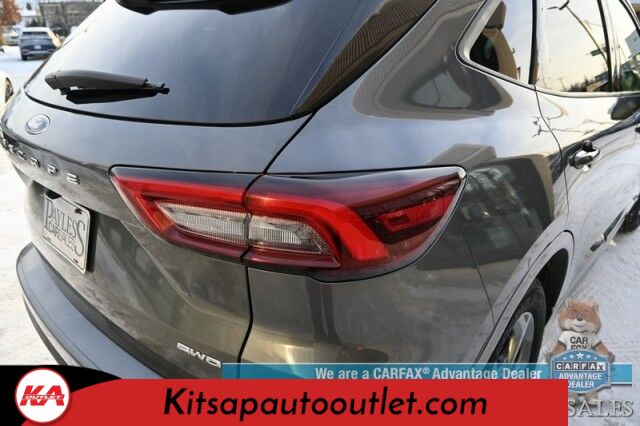 2023 Ford Escape ST-Line / AWD / Auto Start / Cold Weather Pkg / Heated Leather Trim Seats / Heated Steering Wheel / Blind Spot & Lane Departure Alert / Backup Camera / Keyless Entry & Start / Apple CarPlay & Android Auto / 1-Owner Banglore