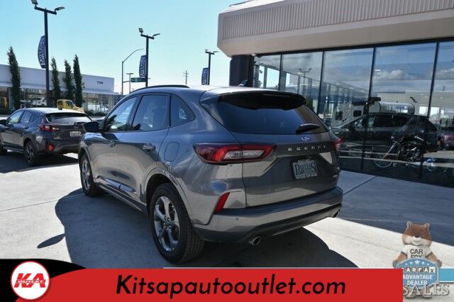 2023 Ford Escape ST-Line / AWD / Auto Start / Cold Weather Pkg / Heated Leather Trim Seats / Heated Steering Wheel / Blind Spot & Lane Departure Alert / Backup Camera / Keyless Entry & Start / Apple CarPlay & Android Auto / 1-Owner Banglore