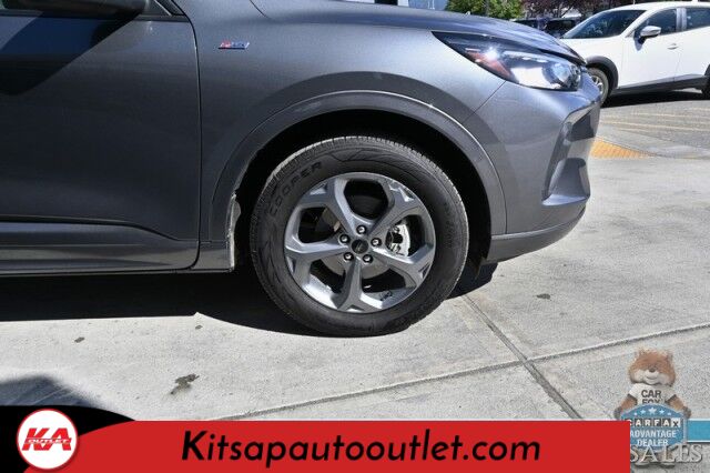 2023 Ford Escape ST-Line / AWD / Auto Start / Cold Weather Pkg / Heated Leather Trim Seats / Heated Steering Wheel / Blind Spot & Lane Departure Alert / Backup Camera / Keyless Entry & Start / Apple CarPlay & Android Auto / 1-Owner Banglore