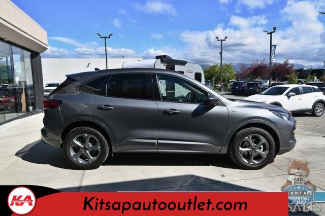 2023 Ford Escape ST-Line / AWD / Auto Start / Cold Weather Pkg / Heated Leather Trim Seats / Heated Steering Wheel / Blind Spot & Lane Departure Alert / Backup Camera / Keyless Entry & Start / Apple CarPlay & Android Auto / 1-Owner Banglore