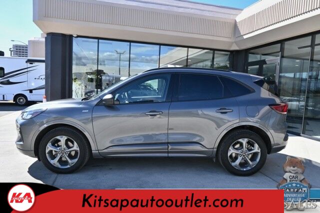 2023 Ford Escape ST-Line / AWD / Auto Start / Cold Weather Pkg / Heated Leather Trim Seats / Heated Steering Wheel / Blind Spot & Lane Departure Alert / Backup Camera / Keyless Entry & Start / Apple CarPlay & Android Auto / 1-Owner Banglore