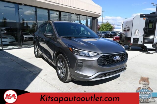 2023 Ford Escape ST-Line / AWD / Auto Start / Cold Weather Pkg / Heated Leather Trim Seats / Heated Steering Wheel / Blind Spot & Lane Departure Alert / Backup Camera / Keyless Entry & Start / Apple CarPlay & Android Auto / 1-Owner Banglore