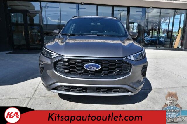 2023 Ford Escape ST-Line / AWD / Auto Start / Cold Weather Pkg / Heated Leather Trim Seats / Heated Steering Wheel / Blind Spot & Lane Departure Alert / Backup Camera / Keyless Entry & Start / Apple CarPlay & Android Auto / 1-Owner Banglore