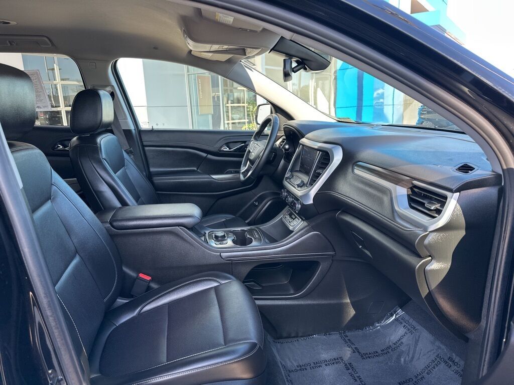 2023 GMC Acadia SLT Manitowoc WI