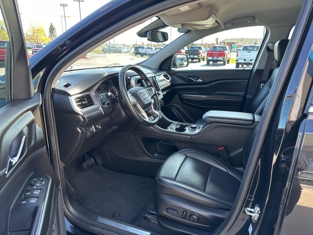 2023 GMC Acadia SLT Manitowoc WI