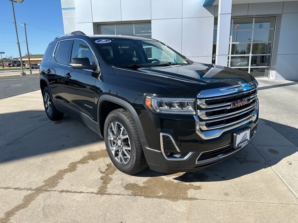 2023 GMC ACADIA SLT