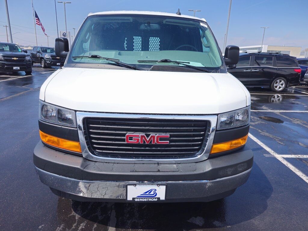 2023 GMC Savana 2500 Work Van Green Bay WI